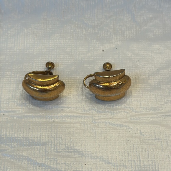 Lot of 5 pairs of vintage screw back earrings - Picture 2 of 8